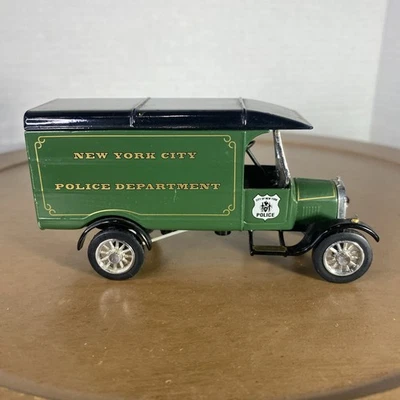 Matchbox 26 1926 Ford TT Van New York City Police Department Car DYM38024 1:43 - Image 1 of 4