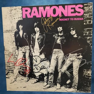 The Ramones - signed vinyl record - Rocket to Russia - 4 signatures - Picture 1 of 2