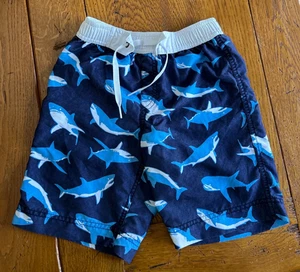Hanna Andersson Badehose Navy Shark Print 110 5 - Bild 1 von 7