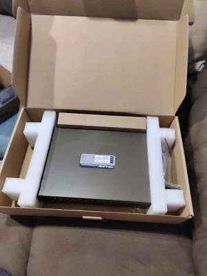 Tp-link Model Number: Tl-R480T+ Broadband Router.  - Image 1 of 4