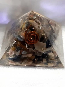 PIRAMIDE ORGONICA 5° Chakra Gola Cianite Lapislazzuli Sodalite Quarzo Blu Yoga - Imagen 1 de 4