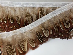 HERMOSAS TELAS DE 5 YARDAS DE PLUMAS DE FAISÁN ALMENDRA COSIDAS CON FLECOS RIBETE EN TODO EL MUNDO - Imagen 1 de 8