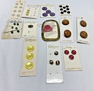 Vintage lot of Buttons On Cards Le Chic Costumakers Yellow New old stock - Picture 1 of 9