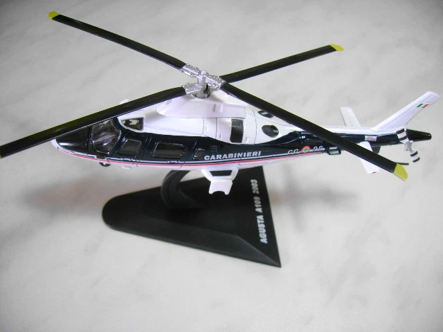 MODELLINO ELICOTTERO AGUSTA A 109 ANNO 2003  CARABINIERI SCALA 1:72 - Immagine 1 di 1