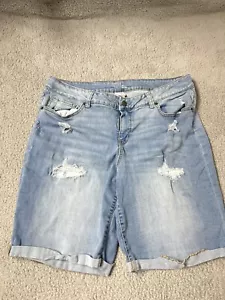 Time & Tru Shorts Women Size 18 Mid-Rise Cuffed Denim Blue Stretch Distressed - Picture 1 of 16