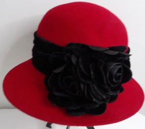 VTG BAXTER WELLS 100% WOOL WOMEN'S HAT FEDORA BURGUNDY BLACK BAND FLOWER EUC - Picture 1 of 8