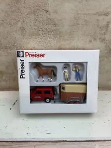 PREISER #33243, HO 1:87, MITSUBISHI PAJERO “RIDING SCHOOL” - Picture 1 of 3