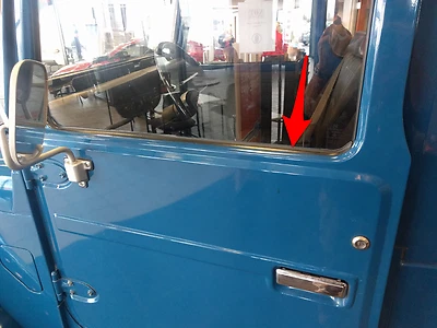 TOYOTA LAND CRUISER FJ40 VENTANA PUERTA ACERO FABRICANTE DE EQUIPOS ORIGINALES TIRA CLIMÁTICA INTERIOR 68180-90300  Foto 1 de 3