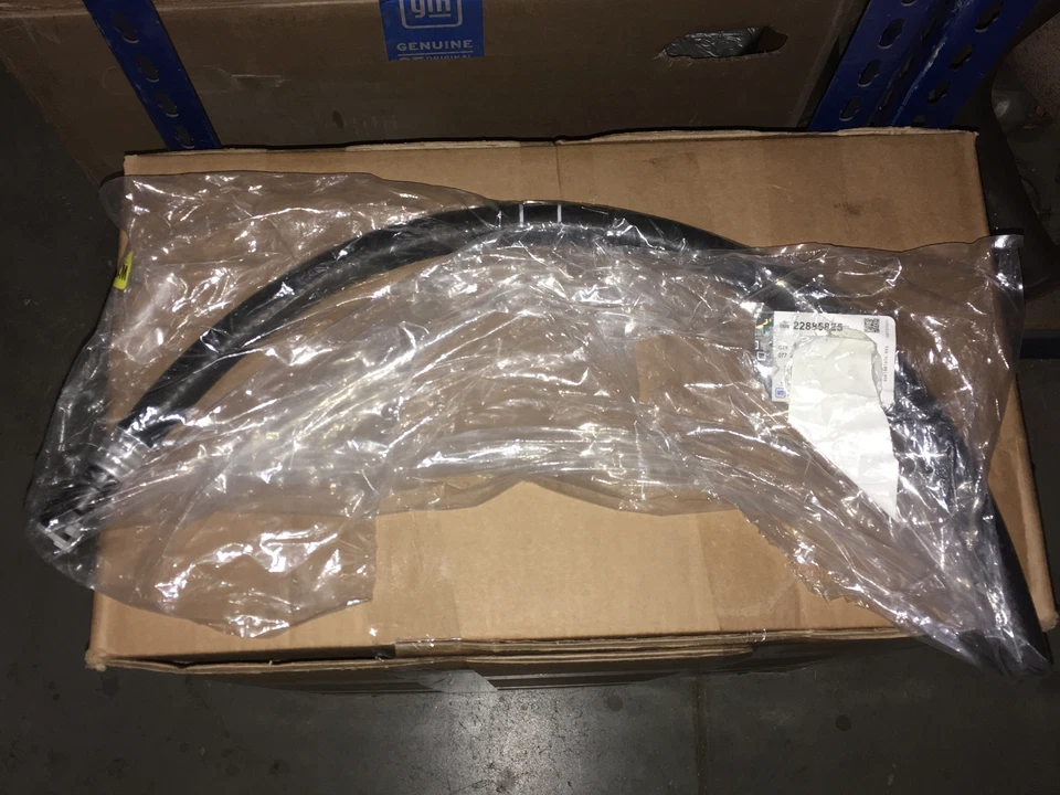 2007-2014 TAHOE YUKON MANGUEIRA AQUECEDOR DE ENTRADA SUBURBANA COM CALOR TRASEIRO NOVA GM # 22885825 - Imagem 1 de 4