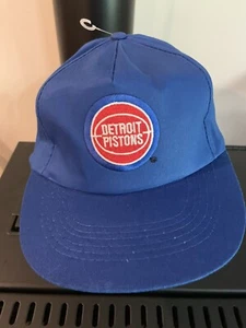 Cappello snapback vintage Detroit Pistons logo universale 7 berretto NBA nuovo senza etichette leggi - Foto 1 di 8