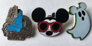 Lote de prendedores Disney Mickey Mouse días de verano gafas de sol sombrero de hechicero icono fantasma #K25 - Imagen 1 de 2