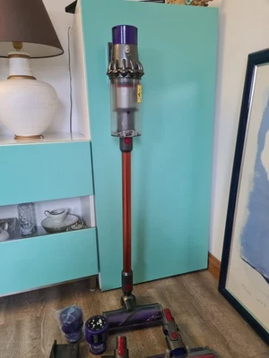 Dyson V10 Absolute Staubsauger mit Zubehör - Bild 1 von 4