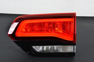 Luz trasera interior lado derecho del pasajero Jeep Grand Cherokee 2014-2022 OEM - Imagen 1 de 11