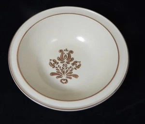 Eine Vintage 1980er Pfaltzgraff Village braun auf creme 7" runde Gemüseschüssel USA EUC - Bild 1 von 4