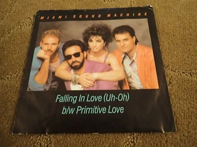 MIAMI SOUND MACHINE Fallin In Love Uh Oh / Primitive Love 45 rpm Foto 1 de 4
