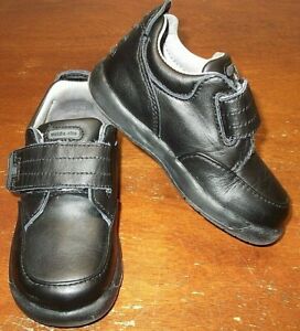 STRIDE RITE LEATHER OXFORD....SIZE 6.5 W....EXCELLENT CONDITION....FREE SHIPPING