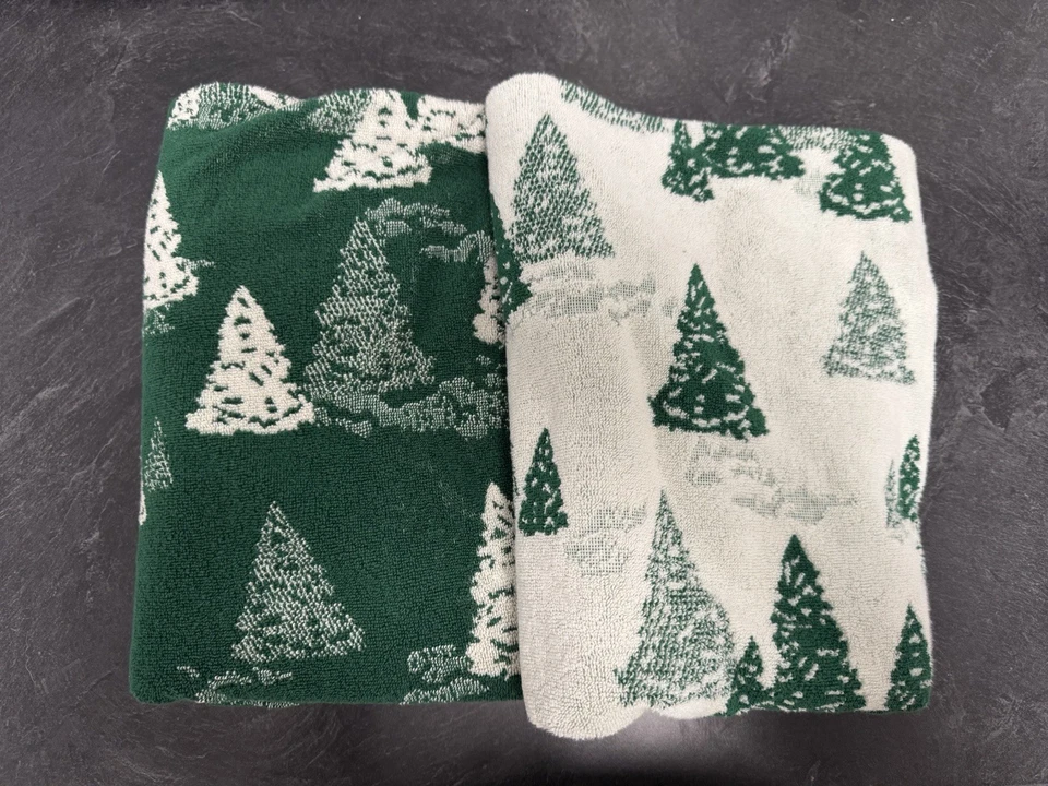 Toallas de baño reversibles Target Christmas - Juego de 2 verdes y blancas nuevas sin etiquetas Foto 1 de 1
