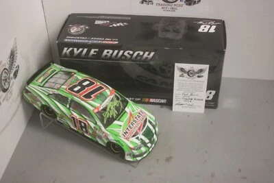 Kyle Busch Interstate Batteries 2014 1/24 acción NASCAR diecast autografiado Foto 1 de 2