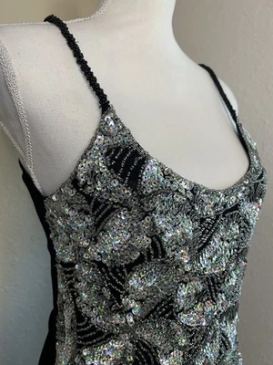 Vestido transparente de lentejuelas con cuentas ajustado con tirantes de cuentas talla pequeña/mediana Foto 1 de 4