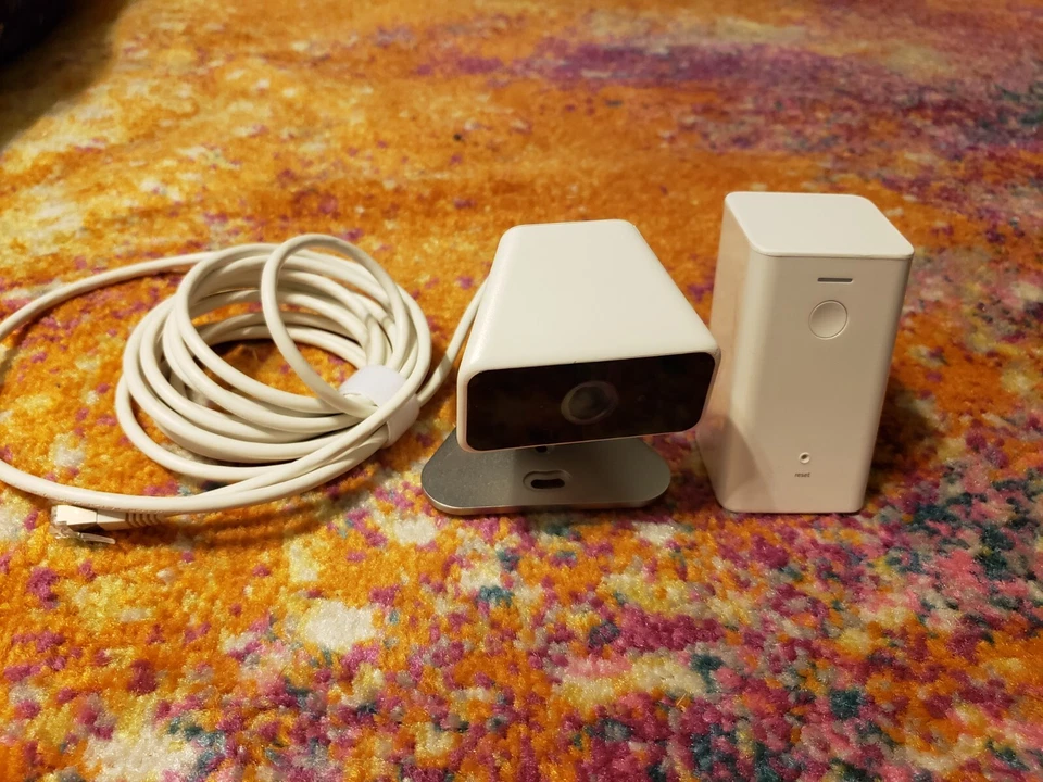 Cámara de seguridad inalámbrica Xfinity Home 720p HD blanca Foto 1 de 1