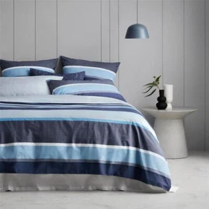 SHERIDAN RHETT BLUE DOUBLE QUILT COVER SET FULLY REVERSIBLE BRAND NEW -$229.95 - Foto 1 di 1