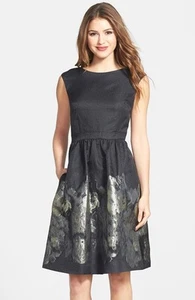 Vestido Cynthia Steffe Metálico Floral Ajuste y Acampanado (Talla 10) - Imagen 1 de 3