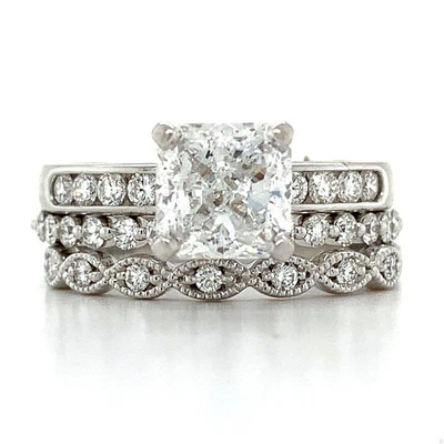 Anillo de oro blanco de 14 k GIA 1,91 quilates E-Si1 centro radiante con banda de 3 diamantes redondos Foto 1 de 4