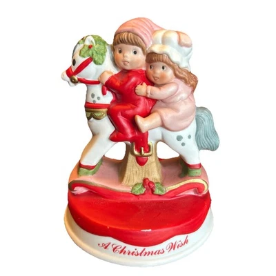 Wallace Berrie “Un deseo de Navidad” Niños en un caballo mecedor Navidad No. 4536 Foto 1 de 4
