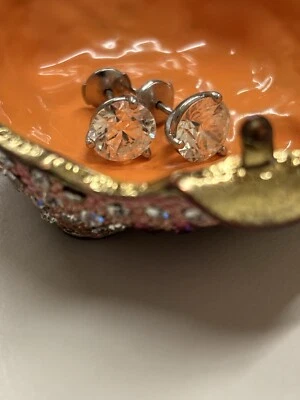 Pendientes de diamantes usados platino valor $36,000 con seguro Foto 1 de 3