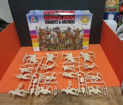 Italeri English Knights & Archers 100 Years War Figures 1:32 scale No. 6859  - Image 1 of 4