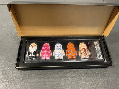 Kid Robot Visionaire V44 Negro Edición Limitada Set Foto 1 de 4