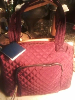 ADRIENNE VITTADINI шикарный Merlot выстеганная коллекция Sm спортивная сумка Рекомендуемая розничная цена производителя $210.00 - Изображение 1 из 4