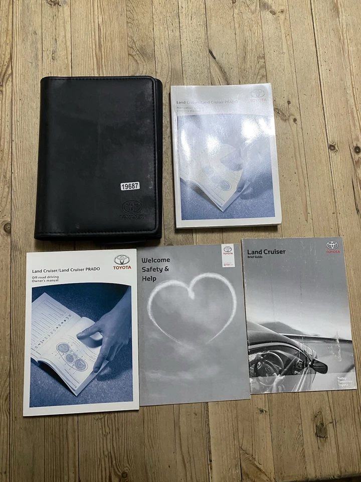 08-12 TOYOTA LANDCRUISER OWNERS MANUAL HANDBOOK & WALLET print 2011 Ref19687 - Image 1 of 4