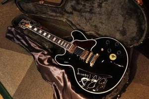 Gibson Lucille BBking / Electric Guitar w/ Original HC made in 2004 - Picture 1 of 4
