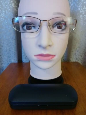 Anteojos de metal y plástico tono dorado estilo diseñador vintage y estuche negro Foto 1 de 4