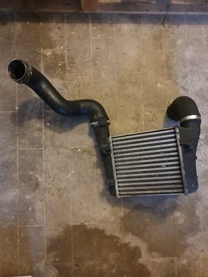 8E0145805S RADIATORE INTERCOOLER AUDI A4 AVANT (8E5 - B6) 1.9 TDI 8V 130CV 2004  - Immagine 1 di 4