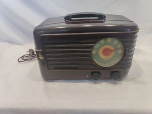 VINTAGE EMERSON 642A RADIO BAKELITE  1950 NICE CONDITION. Works. W Conditions.   - Picture 1 of 14