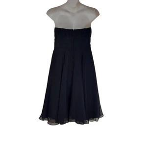 Vestido Morilee Junior Negro Chifón Plisado Corpiño Sin Tirantes Formal Calce y Acampanado - Imagen 1 de 8