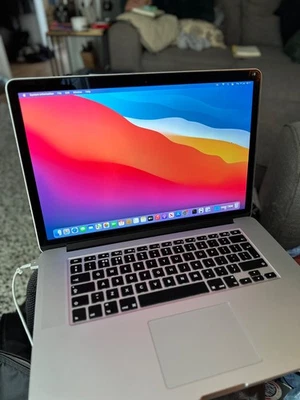 Apple MacBook Pro Retina 15-inch Mid 2015 laptop, Intel i7 16GB RAM 512GB - Image 1 of 4