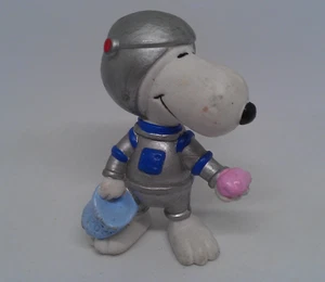 1966 Peanuts Gang Snoopy Collecting Moon Rocks Astronaut PVC Figure 2.5" Tall - Picture 1 of 4