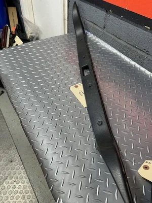 #70-95-98 日产 240SX S14 后备箱舱口后装饰闩锁盖开口饰边黑色 — 第 1/4 张图片