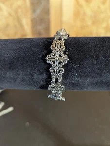 Bracciale 7" tono argento con disegno simile a pizzo ornato - Foto 1 di 8