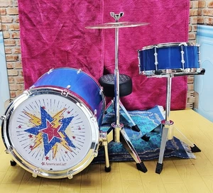 American Girl Logan Everett's Rhytmic Drum Set - Set ritirato - Tenney Music - Foto 1 di 12