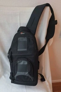 Lowepro Black Slingshot 100AW Digital Camera Crossbody Padded Pockets Clips EUC - Picture 1 of 18