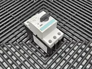 Interruptor protector de arranque de motor manual Siemens 3RV1421-1FA10 5A - Imagen 1 de 8