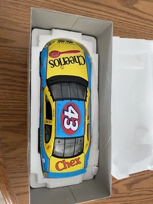 Dodge NASCAR Diecast 1/24 #43 Jeff Green Cheerios Betty Crocker 2004 preferido Foto 1 de 3