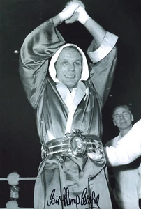 HENRY COOPER - Signed 12x8 Photograph - SPORT - BOXING - Picture 1 of 1