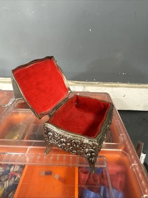 Joyero antiguo muy antiguo Foto 1 de 4