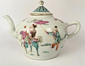 Antigua tetera Qilin figuras ilustradas rosas chinas Tongzhi Famille de la década de 1850 - Imagen 1 de 17