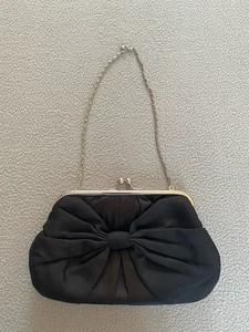ACCESSORIZE BAG BLACK WOMENS CLUTCH SHOULDER CHAIN CLIP SHUT SATIN FEEL BOW - Picture 1 of 9